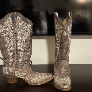 Corral Brown and Cream Embroidered Boots